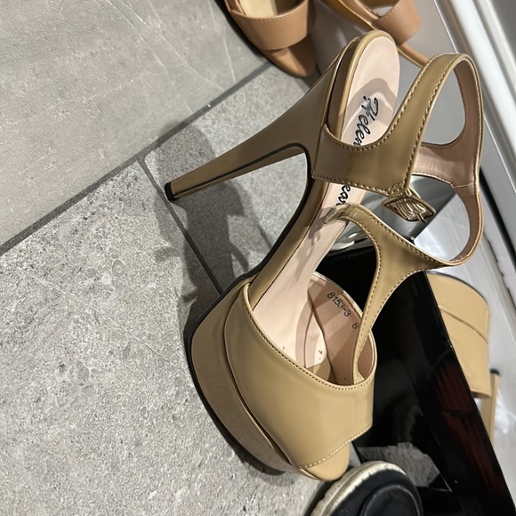 Heels - Picture 2 of 2